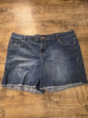 Lane Bryant Dark Blue Jean Shorts with Frayed Hem Plus Size 22